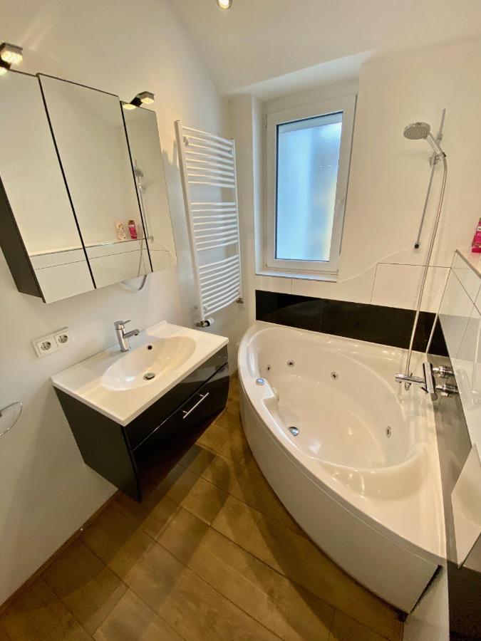 Luxurioeses Studio Im Zentrum, Balkon, Kamin, Klima Apartman Ravensburg Kültér fotó